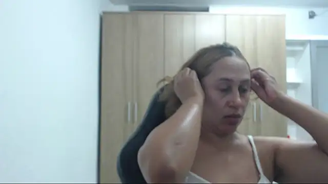 RoxanaLove9 online show from September 15, 10:28 pm