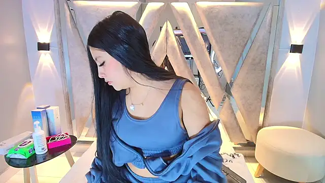 Annie9  online show from September 13, 4:42 am