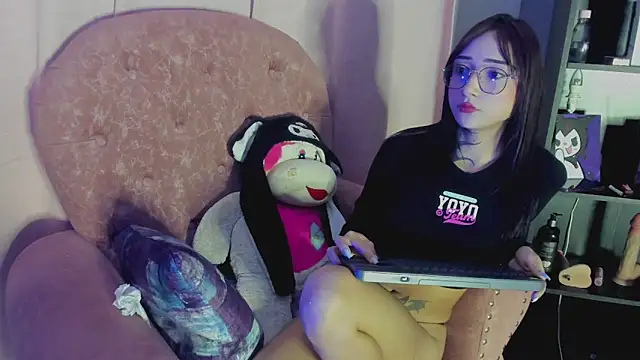 Snapshot of yulianademond66 chatting on September 16, 3:25 am yulianademond66 online show from September 16, 3:25 am