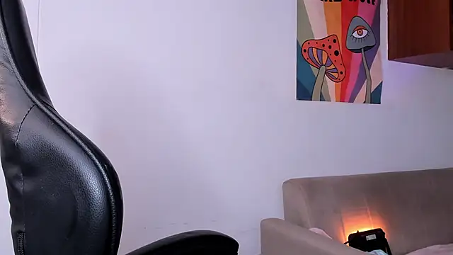 HannaRhodes online show from April 18, 7:58 pm