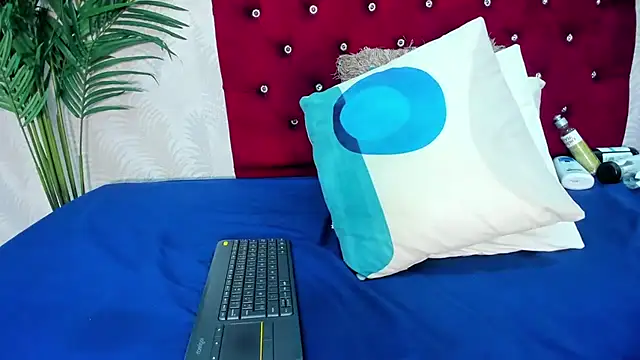 Melody Megann online show from October 24, 9:00 pm