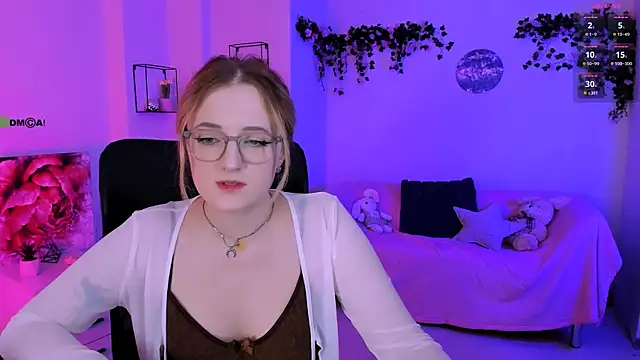 luna berryy online show from July 14, 7:07 pm