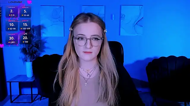 luna berryy online show from March 14, 8:21 pm