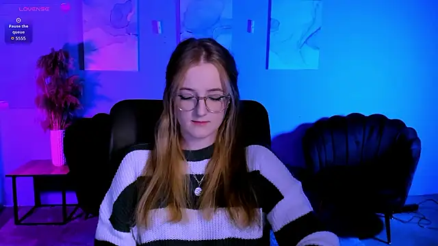 luna berryy online show from March 11, 8:11 pm