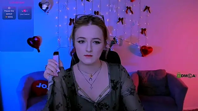 luna berryy online show from April 15, 7:58 pm