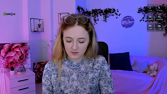 luna berryy online show from July 11, 6:52 pm