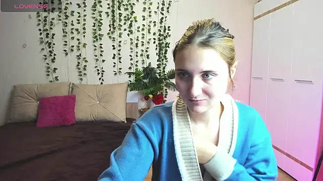 Miss Elsa  online show from December 1, 2:15 am