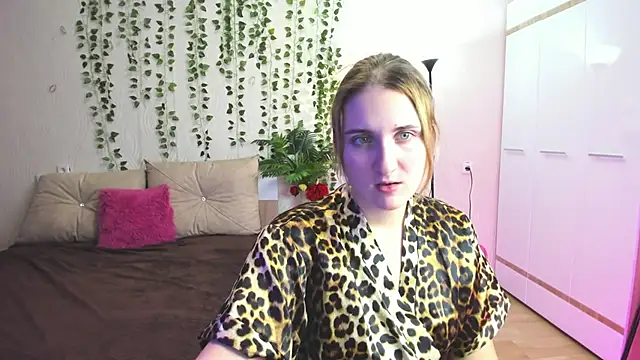 Miss Elsa  online show from December 2, 2:30 pm