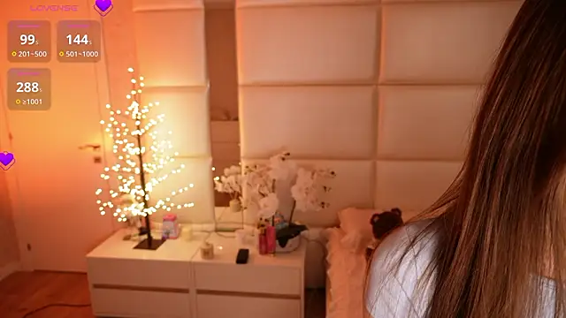 Lilly Colins online show from March 12, 7:27 pm