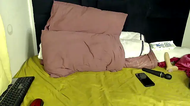 Busty-Londie online show from October 30, 4:52 pm