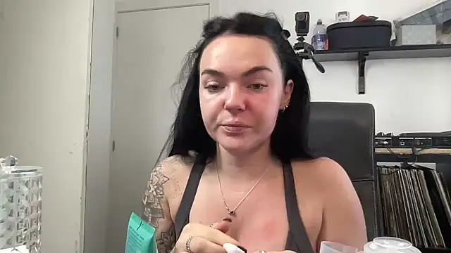 yorkshiregal online show from February 1, 8:02 am