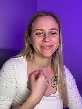 lunawolf21 online show from January 12, 7:24 am