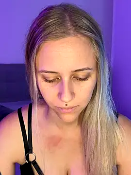 lunawolf21 online show from October 8, 6:29 am