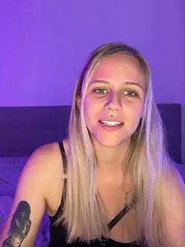 lunawolf21 online show from September 18, 6:56 am