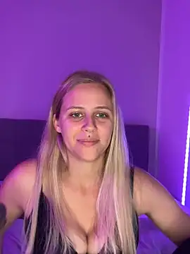 lunawolf21 online show from September 22, 6:23 am