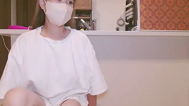 hina chan  online show from May 8, 1:25 pm