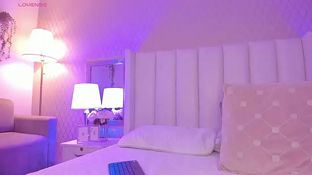 SophiaSmiiths  online show from September 13, 11:46 pm