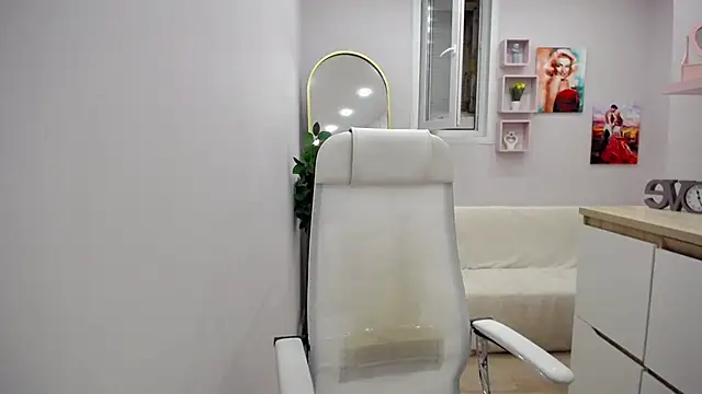 Milla Cutie18 online show from May 20, 4:53 am