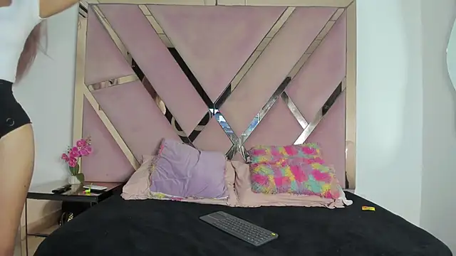 Mia petite01 online show from February 7, 9:51 pm