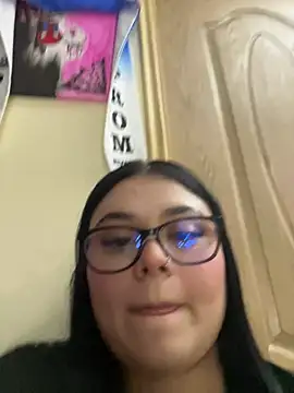 alissonfernandez  online show from February 14, 1:07 am