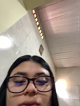 alissonfernandez  online show from October 1, 3:28 pm