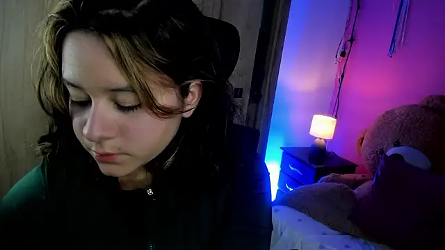 agnes 213 online show from March 4, 8:59 pm