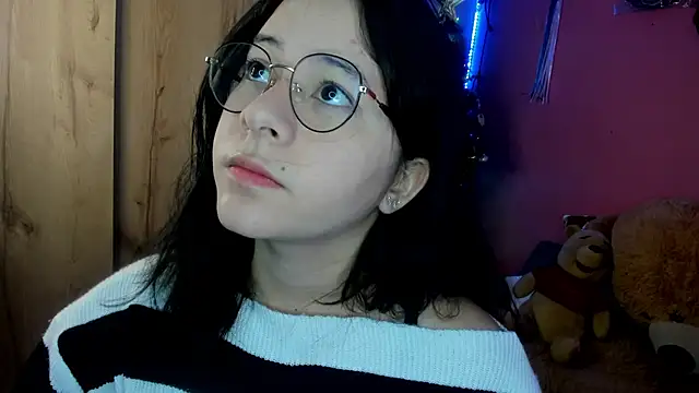 agnes 213 online show from December 15, 2:00 pm