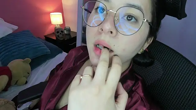 agnes 213 online show from September 22, 1:09 pm