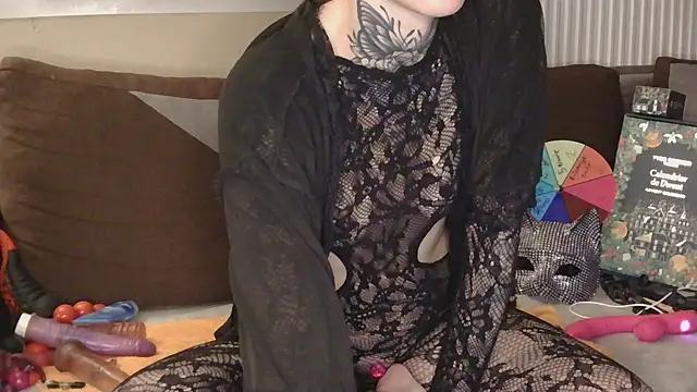 liloucamchaudee online show from December 1, 9:28 pm