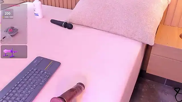 sexy mich 18 online show from October 21, 8:13 pm