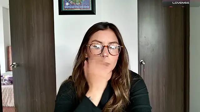 Emmy petit online show from November 19, 7:36 pm