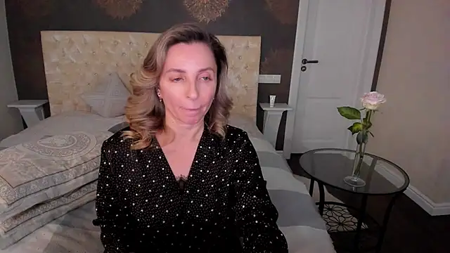 Snapshot of AllisonWilliams chatting on October 16, 5:15 pm AllisonWilliams online show from October 16, 5:15 pm