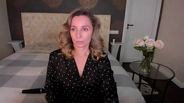 Snapshot of AllisonWilliams chatting on October 15, 5:15 pm AllisonWilliams online show from October 15, 5:15 pm