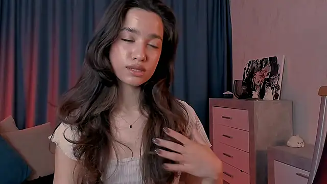 Snapshot of EmeliaReaper chatting on October 13, 9:06 pm EmeliaReaper online show from October 13, 9:06 pm