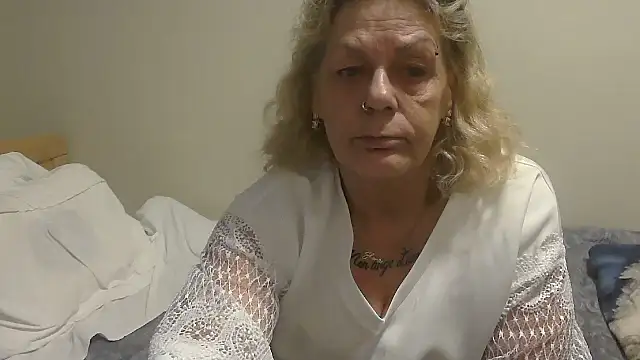 Snapshot of Latex_shantie chatting on October 8, 4:44 pm Latex shantie online show from October 8, 4:44 pm