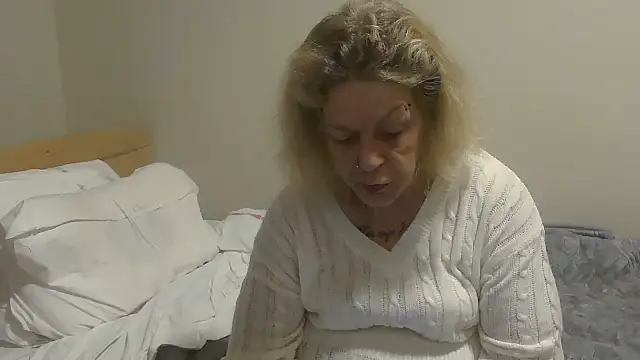 Snapshot of Latex_shantie chatting on October 11, 8:41 am Latex shantie online show from October 11, 8:41 am