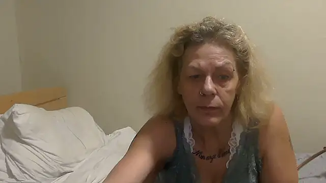 Snapshot of Latex_shantie chatting on October 16, 7:38 pm Latex shantie online show from October 16, 7:38 pm