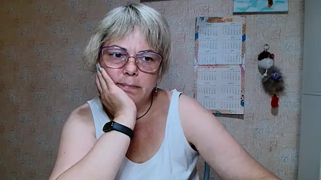 Snapshot of sweetsunset11 chatting on September 14, 3:32 pm sweetsunset11 online show from September 14, 3:32 pm