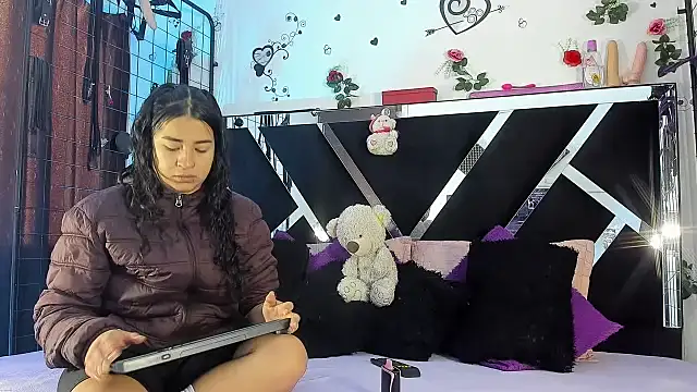 abby eemily online show from December 5, 12:50 pm