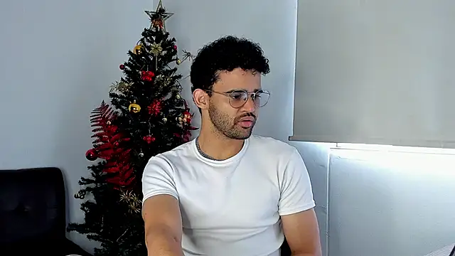 andrewChris  online show from December 18, 3:50 pm