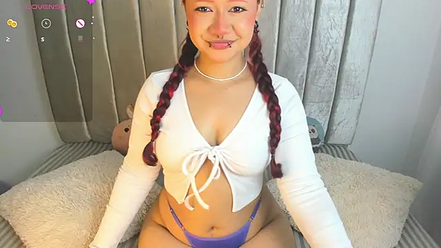 aurora johnson  online show from June 6, 5:25 am