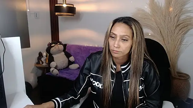 salome drasin online show from November 8, 2:38 am