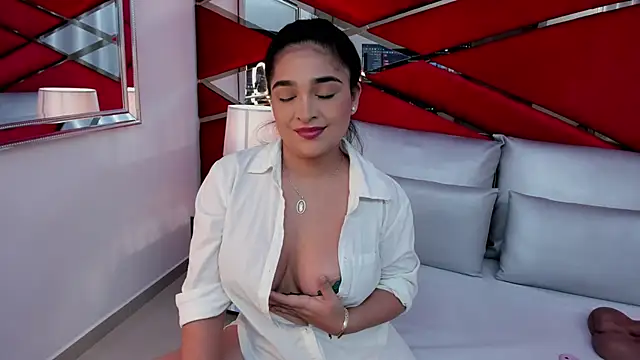 Snapshot of AdeleGray chatting on September 16, 12:13 pm AdeleGray online show from September 16, 12:13 pm