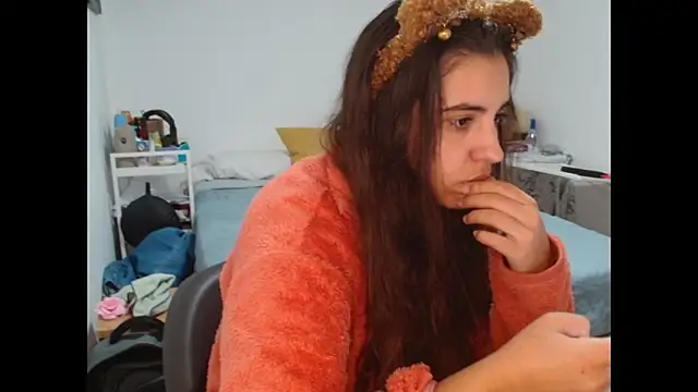 Ursumi1 online show from November 6, 8:15 pm