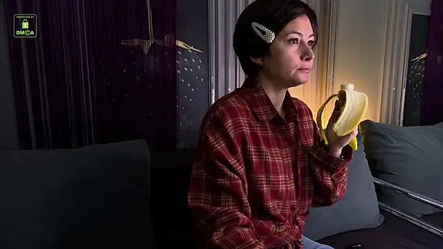 Ishtar Divine online show from November 6, 3:18 pm