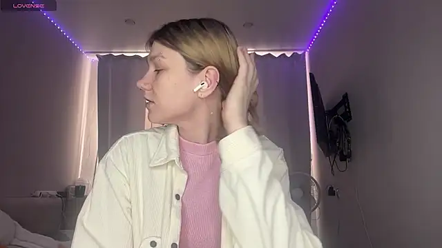 MoiraHavins online show from March 12, 6:05 am