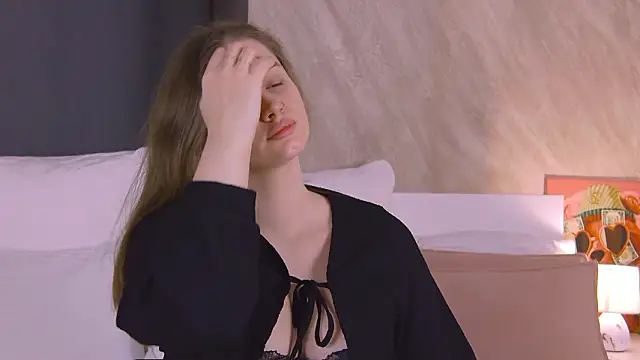 EllieHayes online show from March 9, 8:34 pm