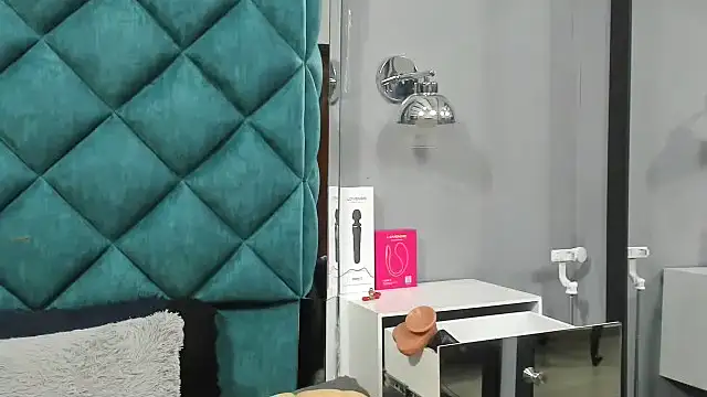 PENELOPELEWISs online show from October 6, 5:46 am