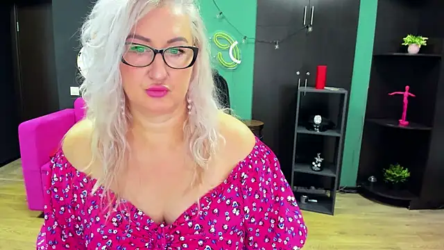 ChristyBrooks online show from October 24, 10:11 am