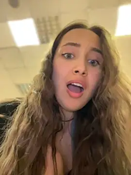 VelvetVixenI online show from April 16, 8:08 pm